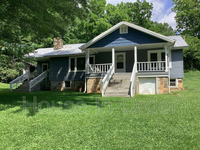 House for rent at 431 White Oak Rd, Waynesville, NC 28785