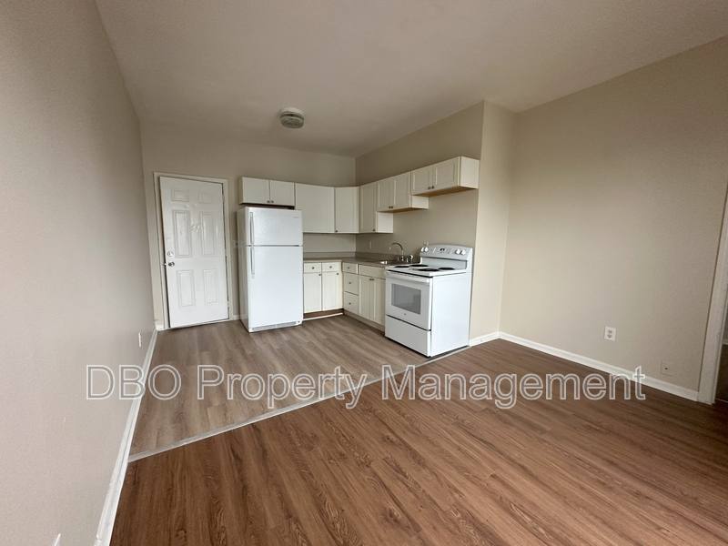 Apartment for rent at 937 Broadway #6, Watervliet, NY 12189