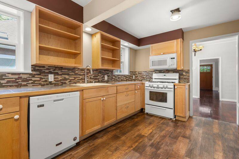 House for rent at 4927 S Corbett Ave, Portland, OR 97239
