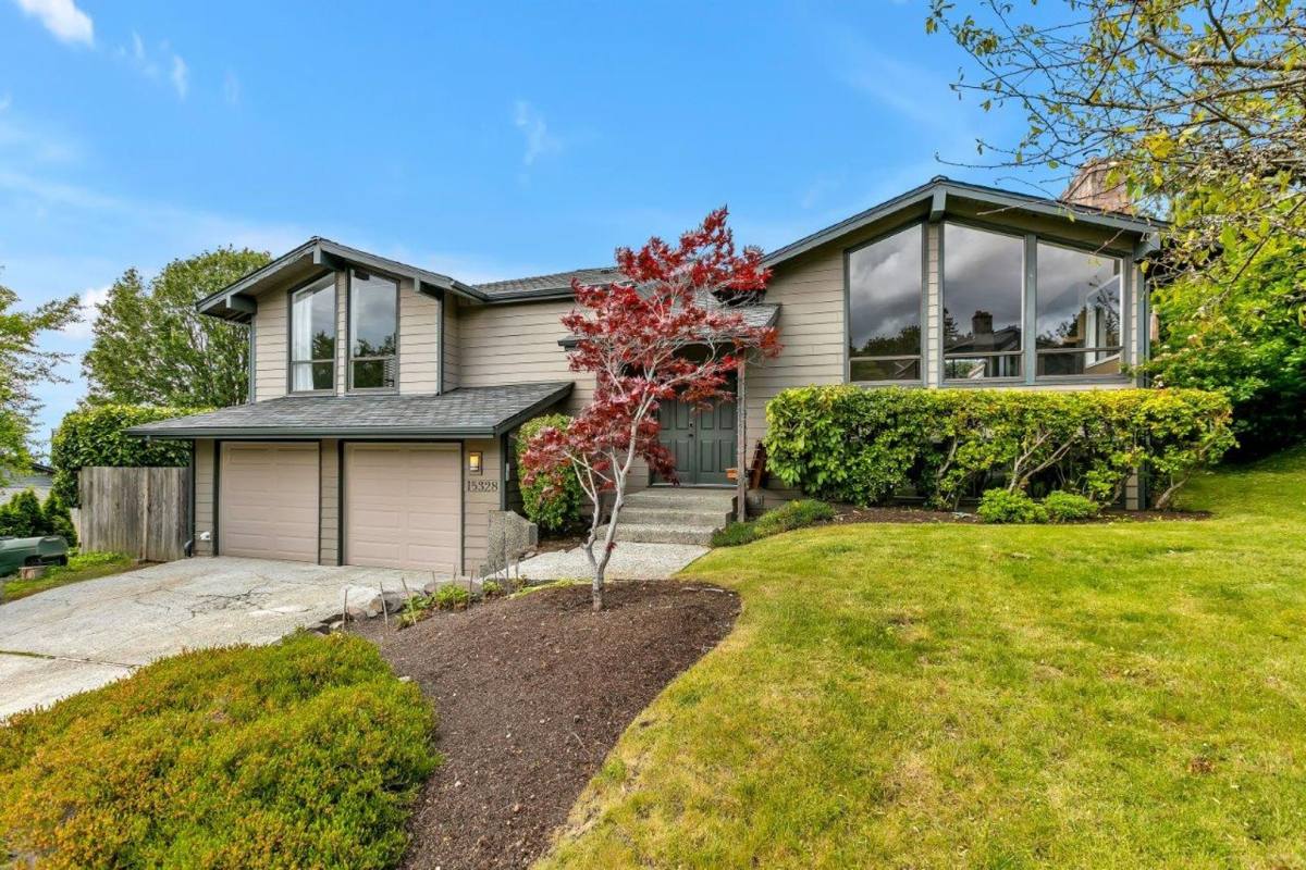 House for rent at 15328 SE 48th Dr, Bellevue, WA 98006