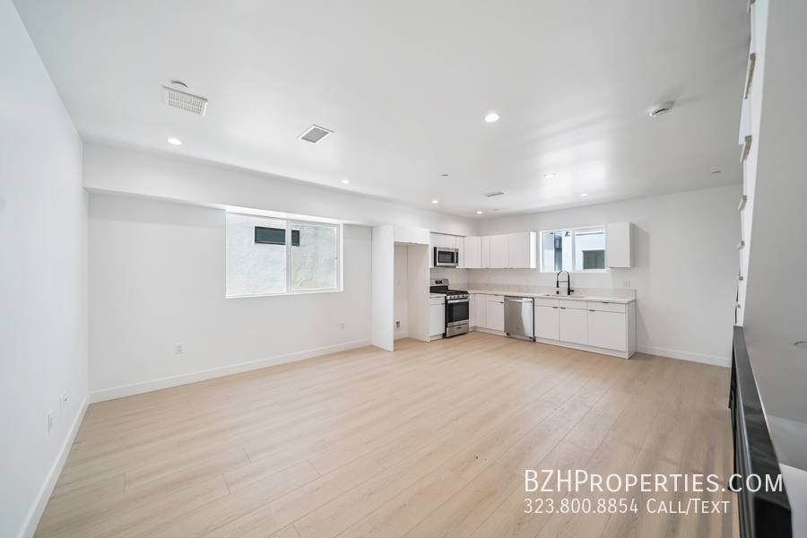 Townhouse for rent at 5655 Case Ave #2, North Hollywood, CA 91601
