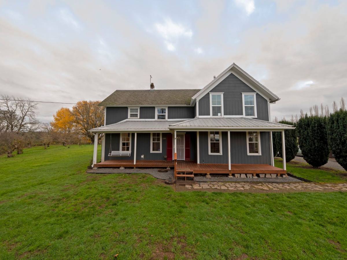 House for rent at 11280 SW Robinson Rd, Hillsboro, OR 97123