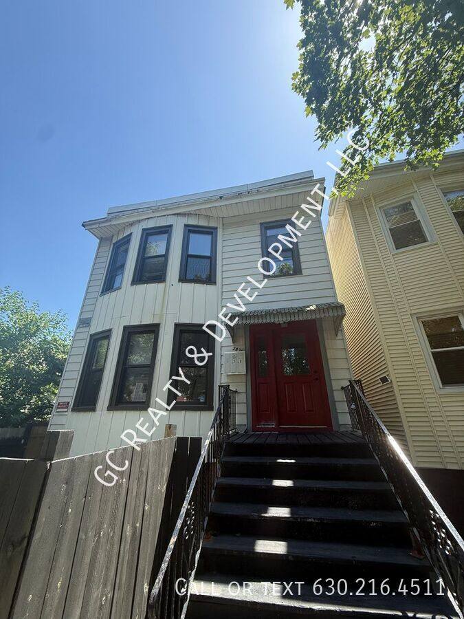 Apartment for rent at 2835 W 38th Place, Chicago, IL 60632