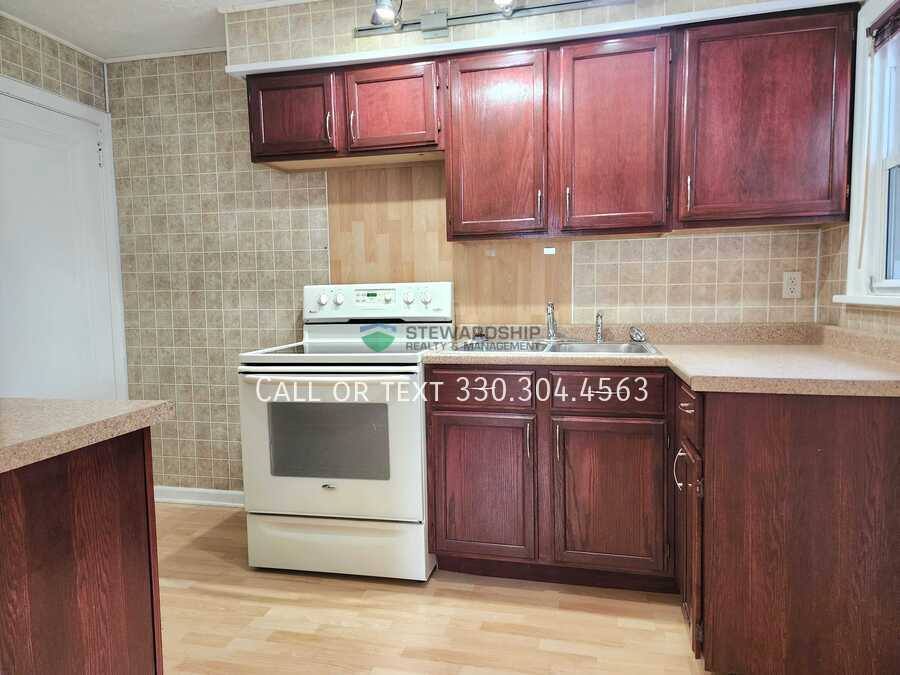 Apartment for rent at 2131 Dennison Place NW, Canton, OH 44709