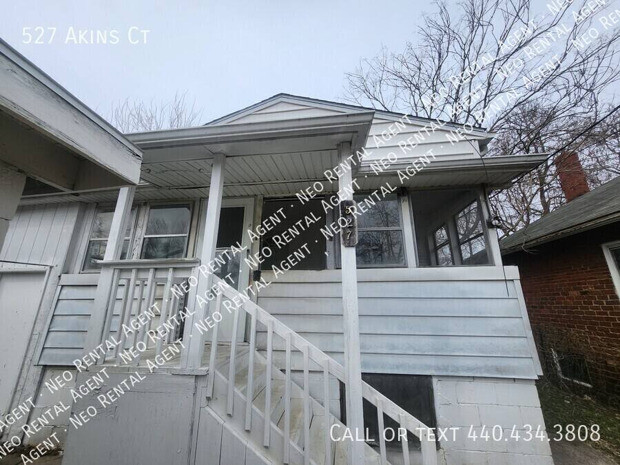House for rent at 527 Akins Court, Akron, OH 44314