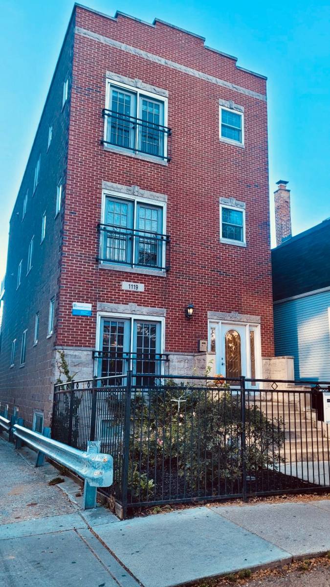 Apartment for rent at 1119 W Addison, Chicago, IL 60613