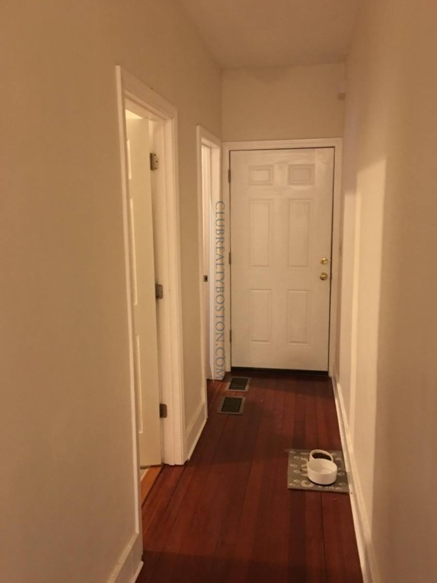 House for rent at 366 Crescent St #1R, Waltham, MA 02453