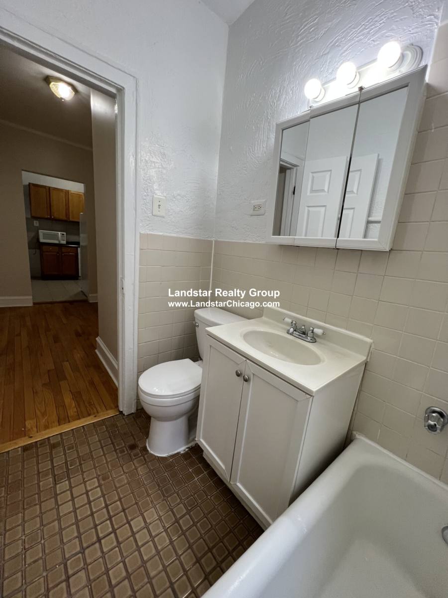 Apartment for rent at 4931 Whipple #1E, Chicago, IL 60625