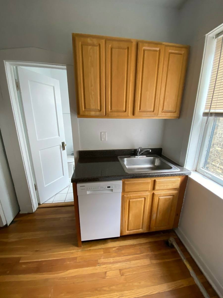 House for rent at 7749 N Sheridan #2, Chicago, IL 60626