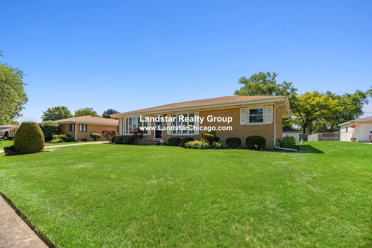 House for rent at 1721 W Kim, Mount Prospect, IL 60056