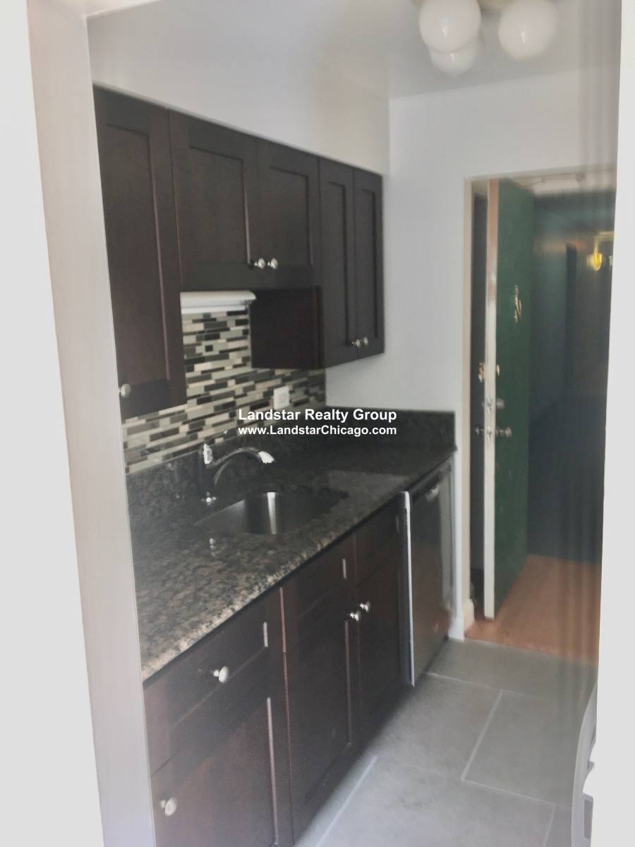 Apartment for rent at 3710 Pine Grove #314, Chicago, IL 60613