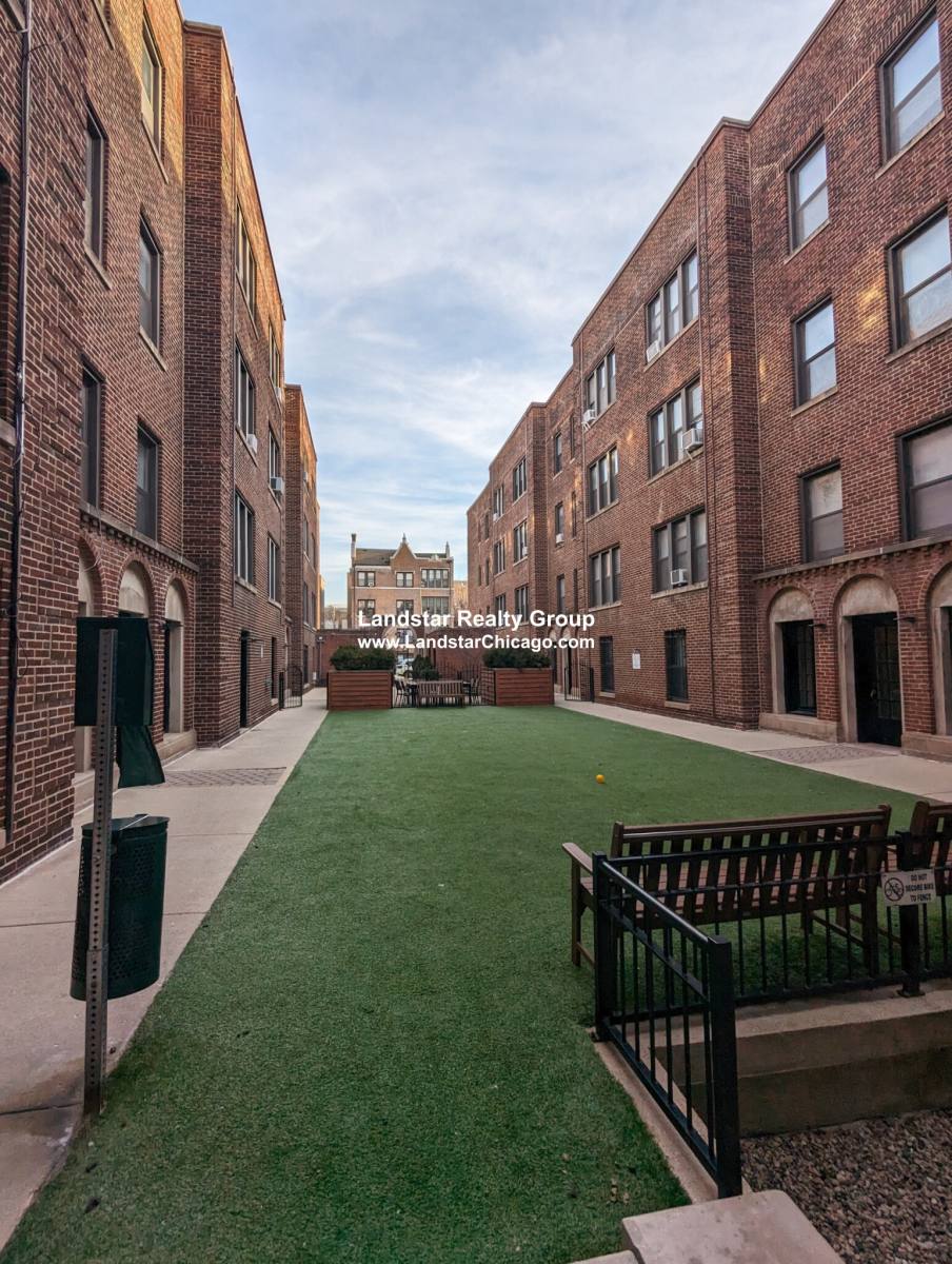 Apartment for rent at 634 W Addison St #9, Chicago, IL 60613