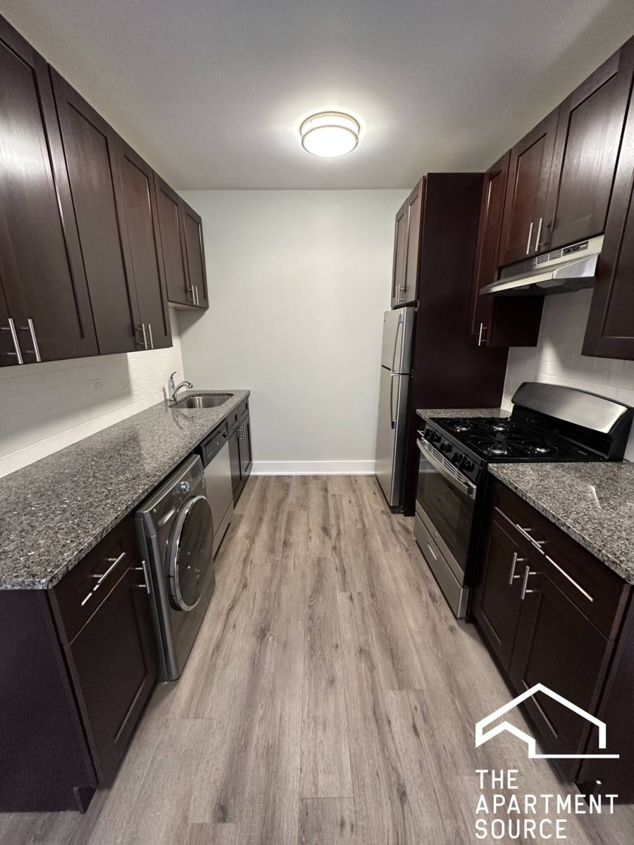 Condo for rent at 725 Saint Johns Ave #2, Highland Park, IL 60035