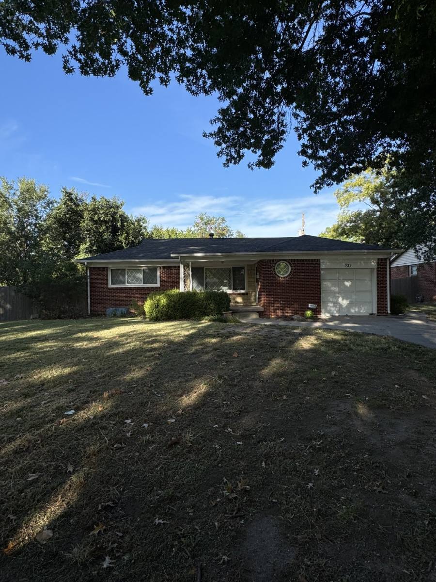House for rent at 937 S Broadmoor St, Wichita, KS 67207