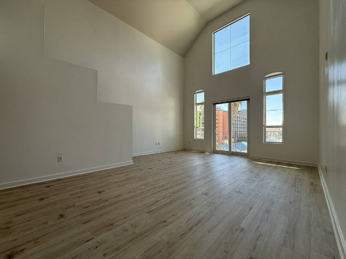 Townhouse for rent at 215 E McKinley St #407, Phoenix, AZ 85004