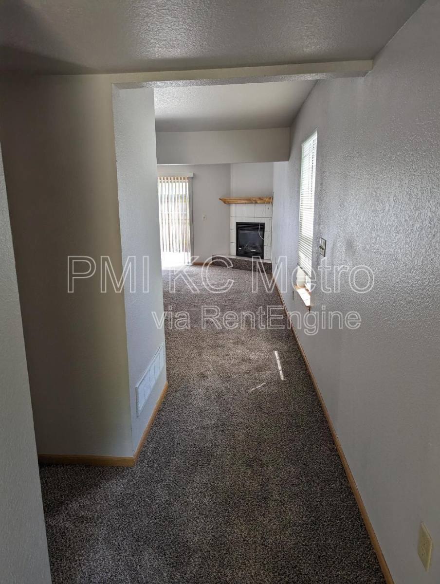 Townhouse for rent at 530 NE Churchill St, Lees Summit, MO 64086