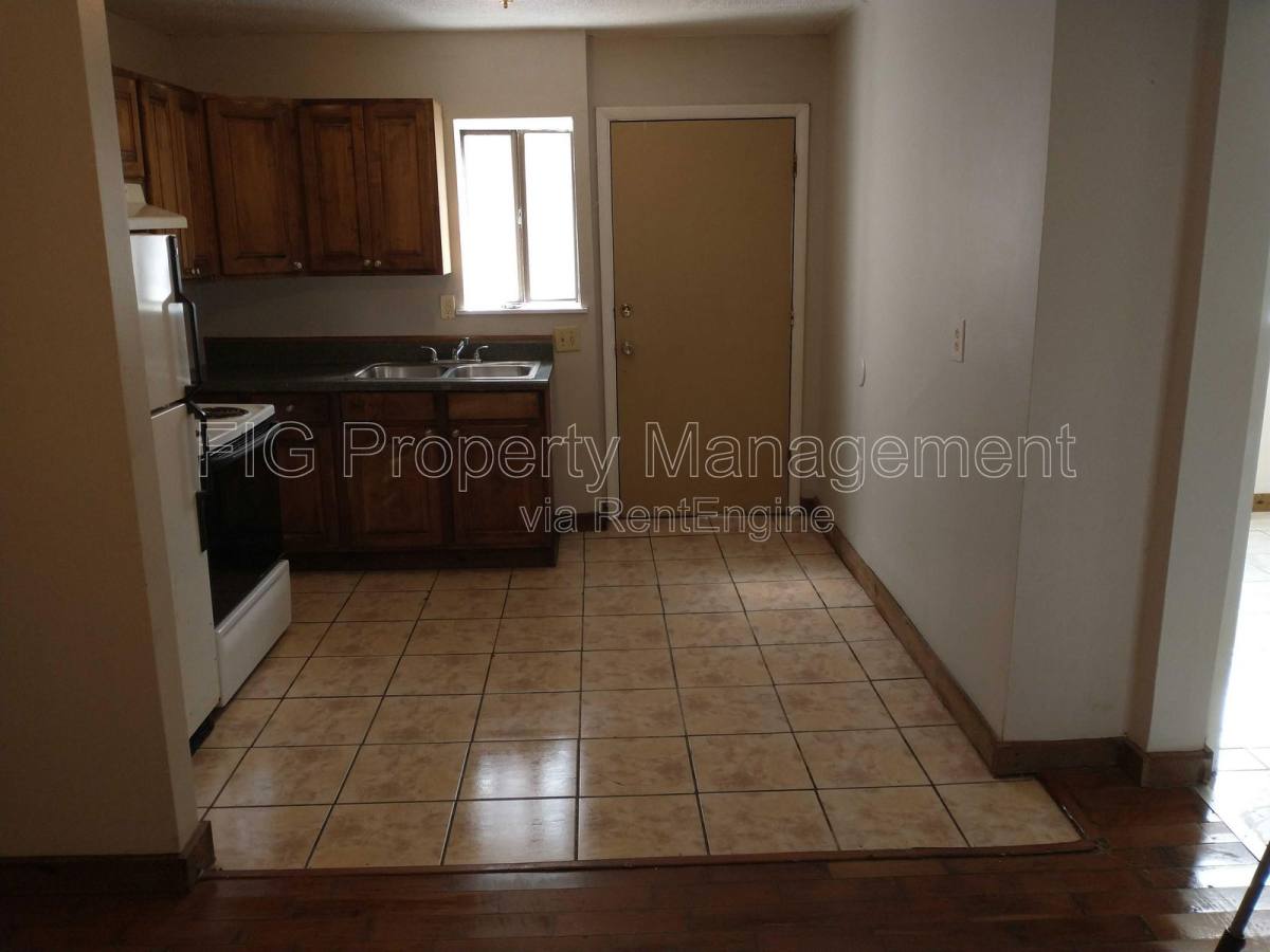 Apartment for rent at 431 W G St #1, Elizabethton, TN 37643