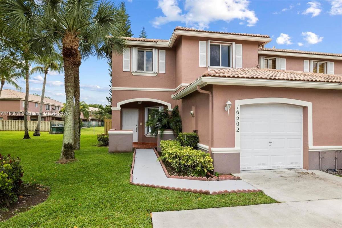 Townhouse for rent at 16502 SW 68th Terrace, Miami, FL 33193