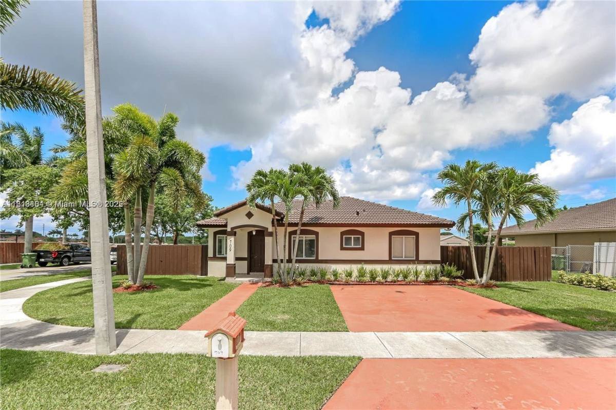 House for rent at 709 SE 14th Place, Homestead, FL 33033