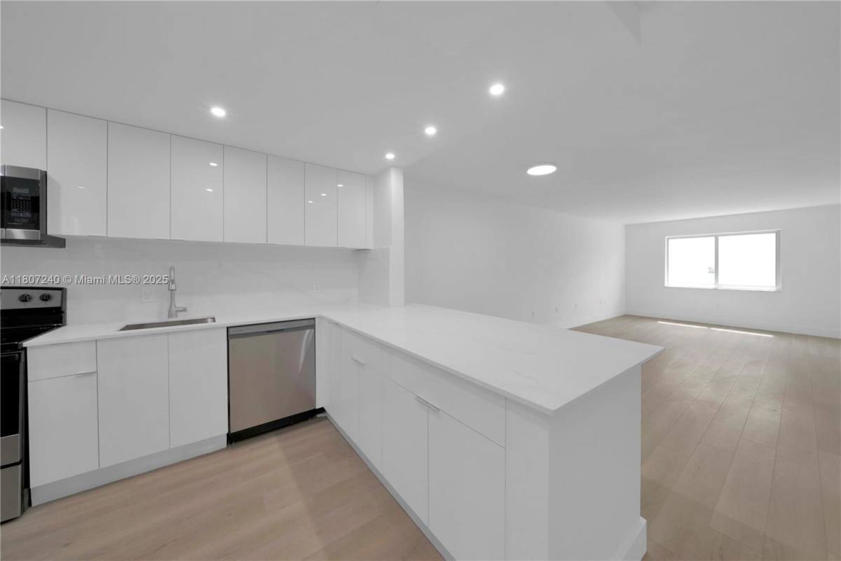 House for rent at 251 Galen Dr #316E, Key Biscayne, FL 33149