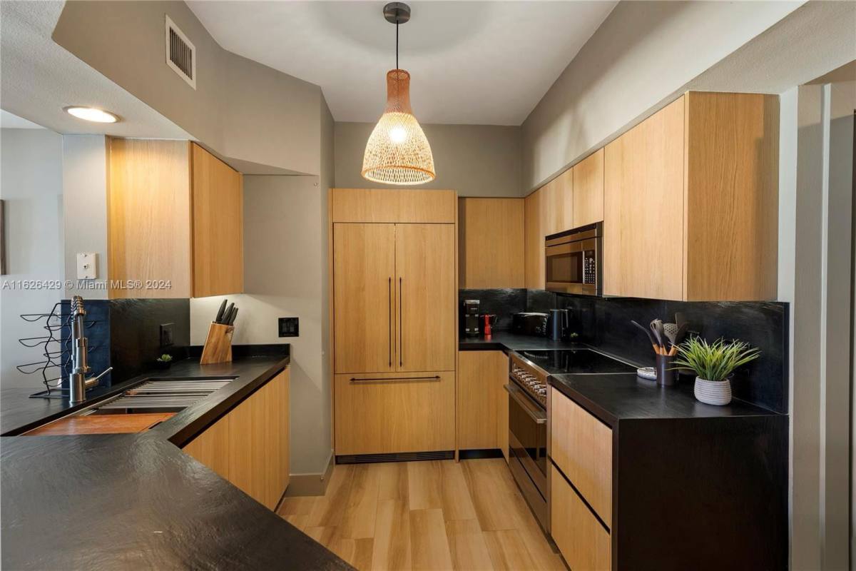 Apartment for rent at 3145 NE 184th St #5305, North Miami Beach, FL 33160