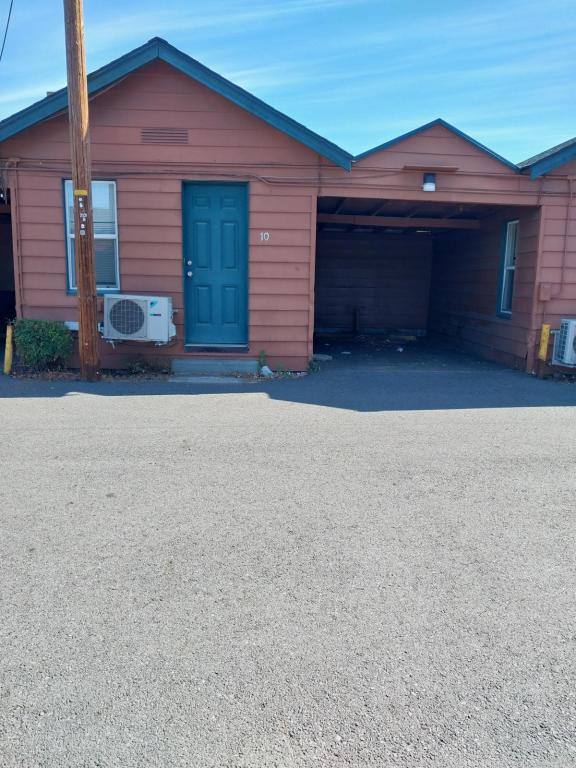 Apartment for rent at 707 NE 6th St #10, Grants Pass, OR 97526