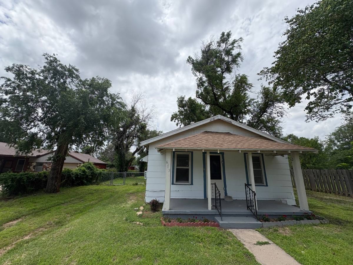 House for rent at 615 N Grandview St #615, Hutchinson, KS 67501