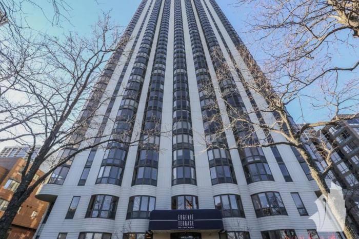 Townhouse for rent at 1730 N Clark St #1409, Chicago, IL 60614