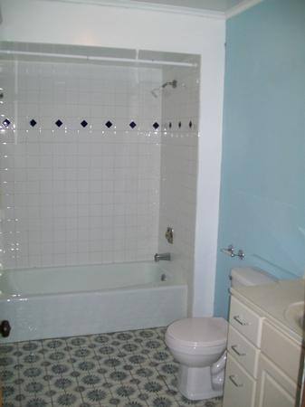 Condo for rent at 1021 W Dakin St #2E, Chicago, IL 60613