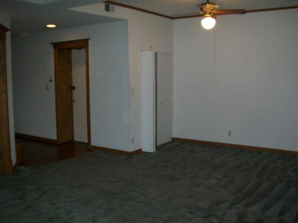 Condo for rent at 1021 W Dakin St #2E, Chicago, IL 60613