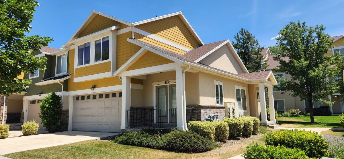 Townhouse for rent at 8955 S Heights Dr, Sandy, UT 84094