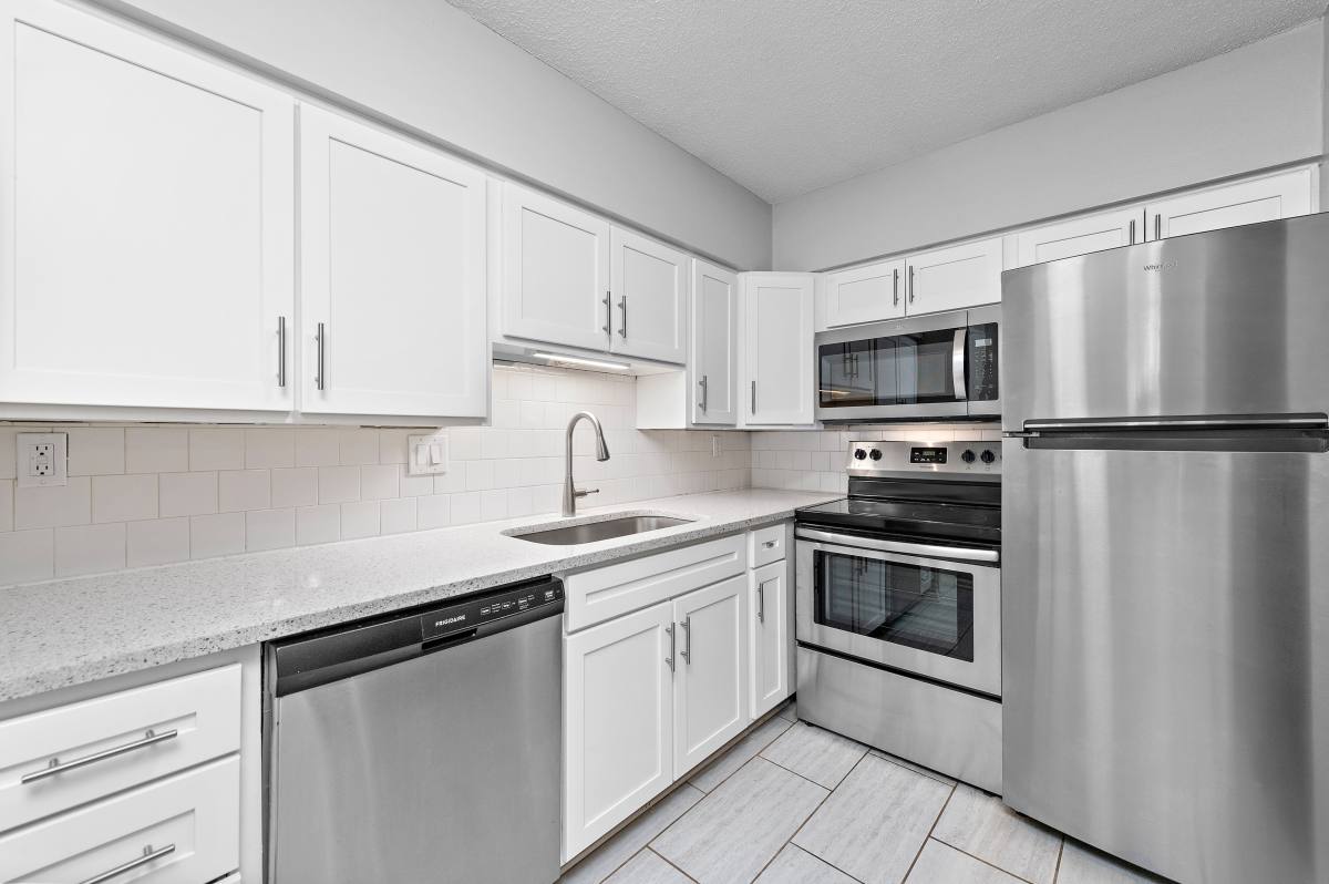 Apartment for rent at Meadow Lake Plaza, 7504 Wyoming St, Kansas City, MO 64114