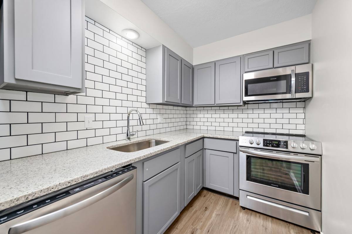 Apartment for rent at 3909 Kenwood Ave, Kansas City, MO 64111