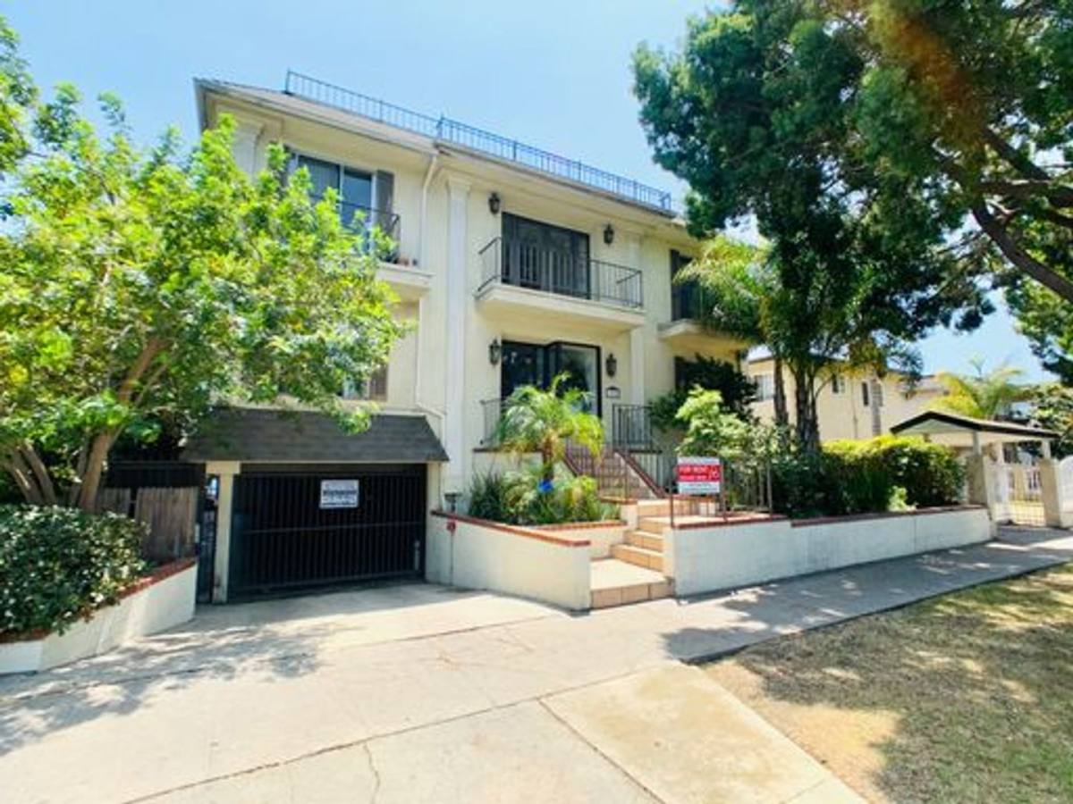 Apartment for rent at 12740 Venice Blvd, Los Angeles, CA 90066