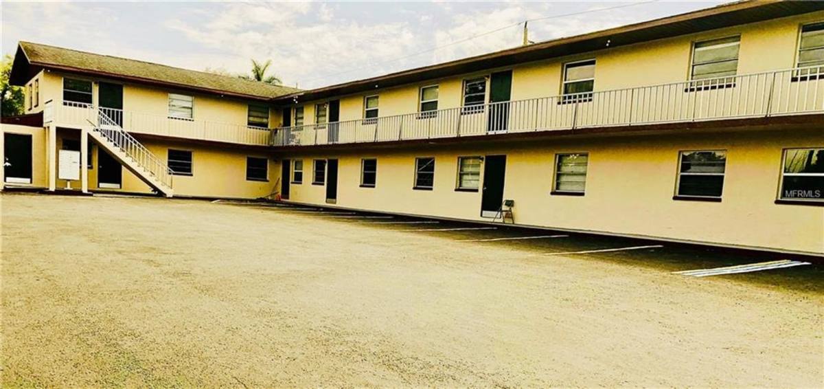 Apartment for rent at 2700 Palmadelia Ave, Sarasota, FL 34234