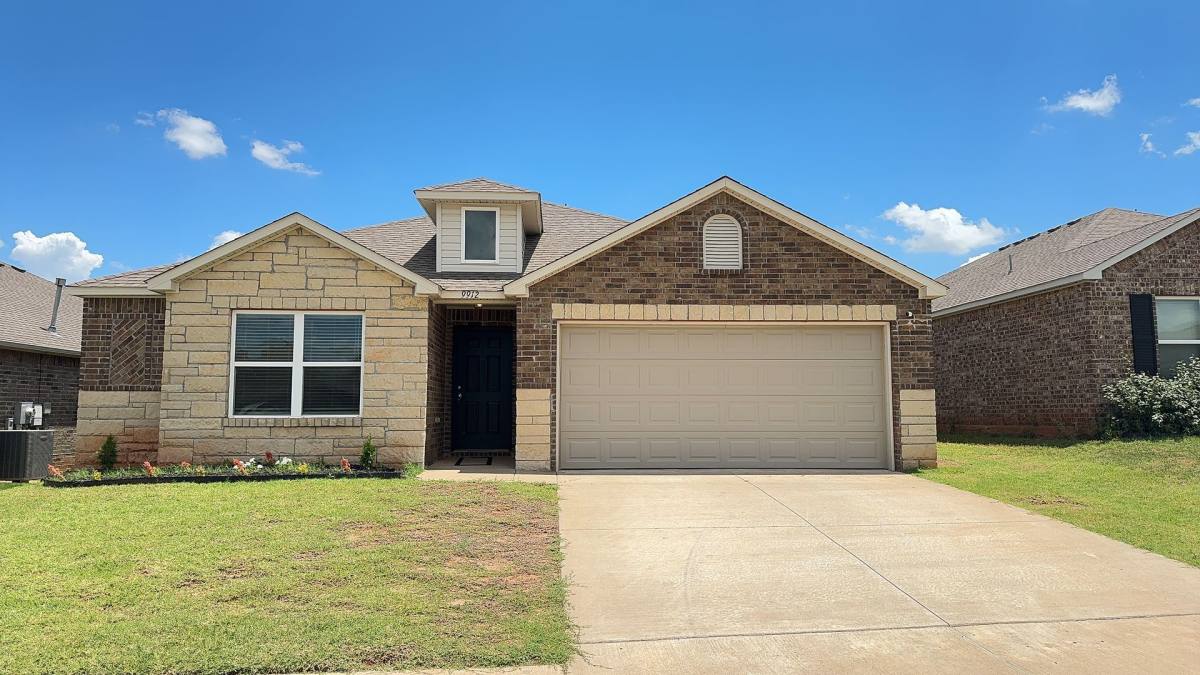 House for rent at 9912 Ruger Rd, Yukon, OK 73099