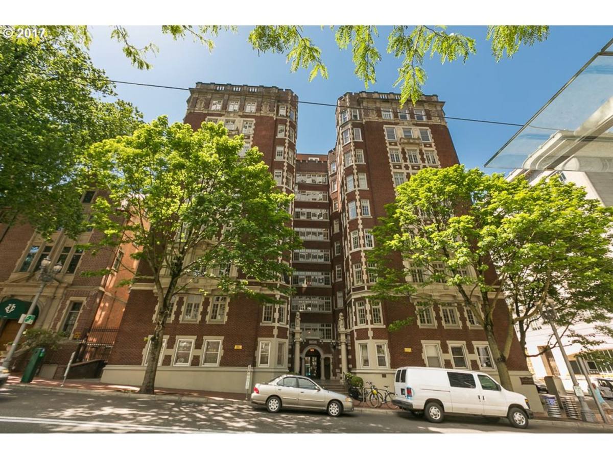 Apartment for rent at 1209 SW 6th Ave, Portland, OR 97204