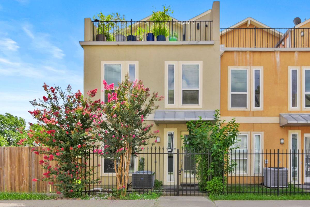 Townhouse for rent at 1638 Cohn St, Houston, TX 77007