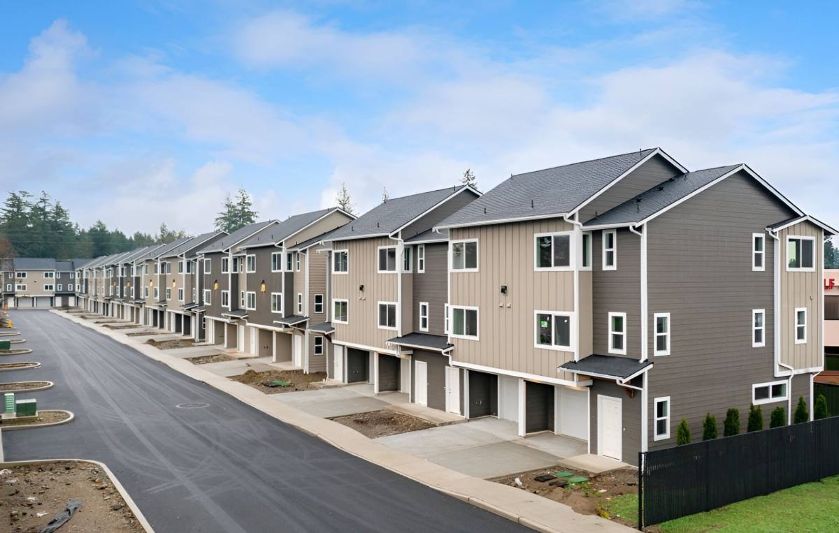 Townhouse for rent at 14601 1st Ave S, Tacoma, WA 98444