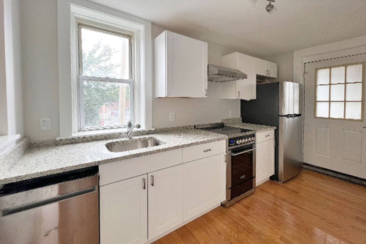 Apartment for rent at 3 Pond St #2, Beverly, MA 01915