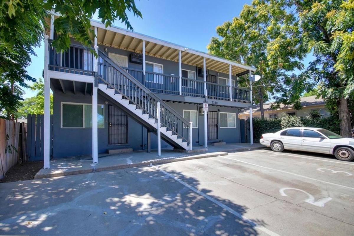 Apartment for rent at 2390 Oakmont St, Sacramento, CA 95815