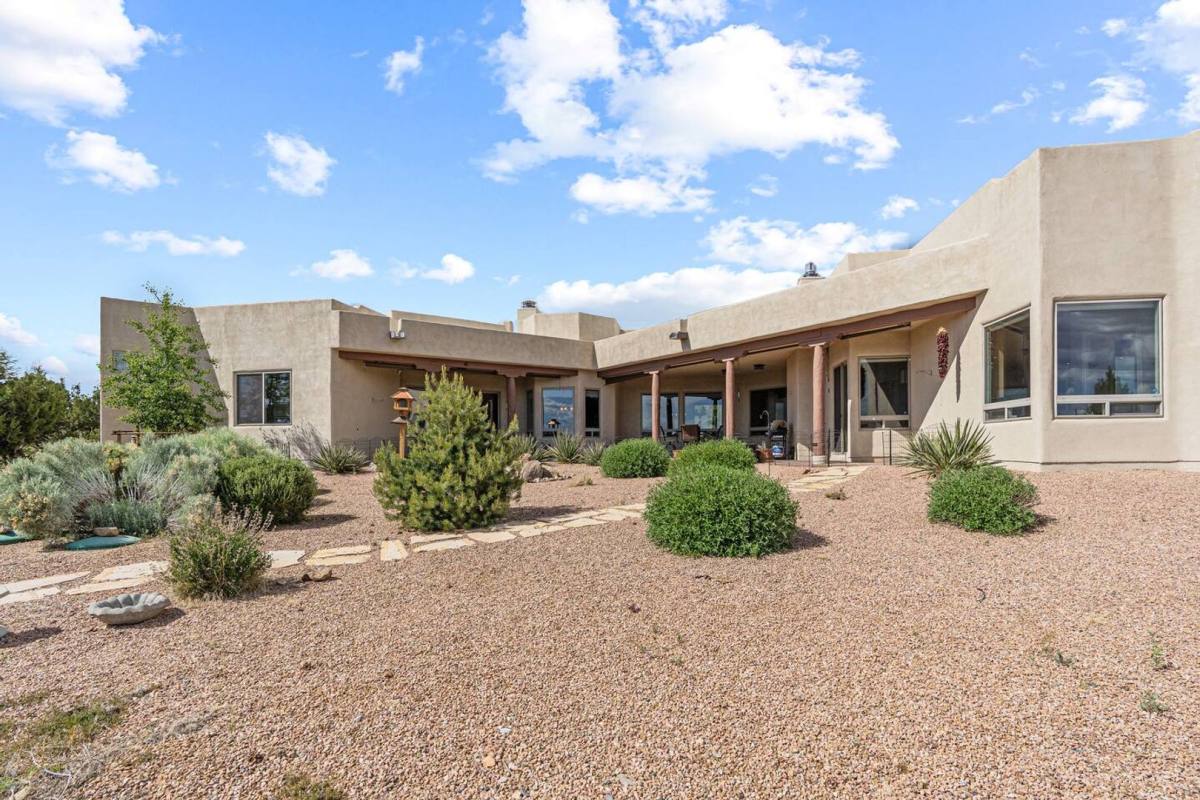 House for rent at 8 E Long View Dr, Santa Fe, NM 87506