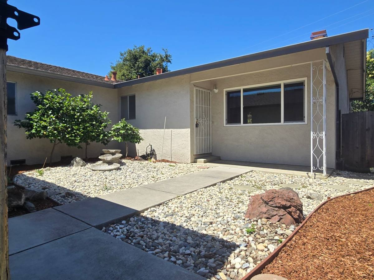 Apartment for rent at 941 Miller Ave, Cupertino, CA 95014