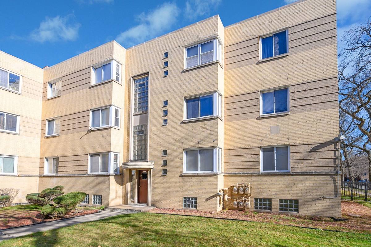 Condo for rent at 2046 E 72nd Place, Chicago, IL 60649