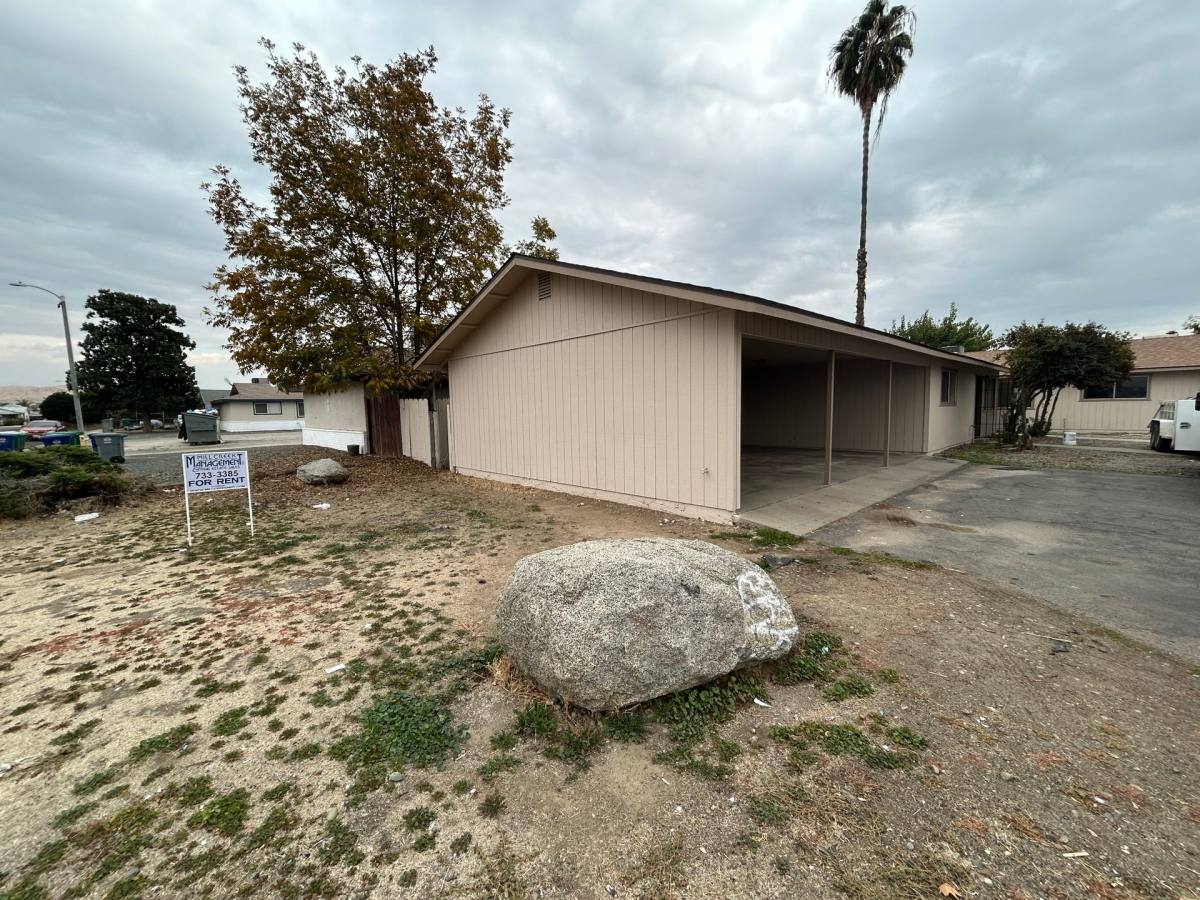Apartment for rent at 882, 884, 888 E Samoa, Lindsay, CA 93247