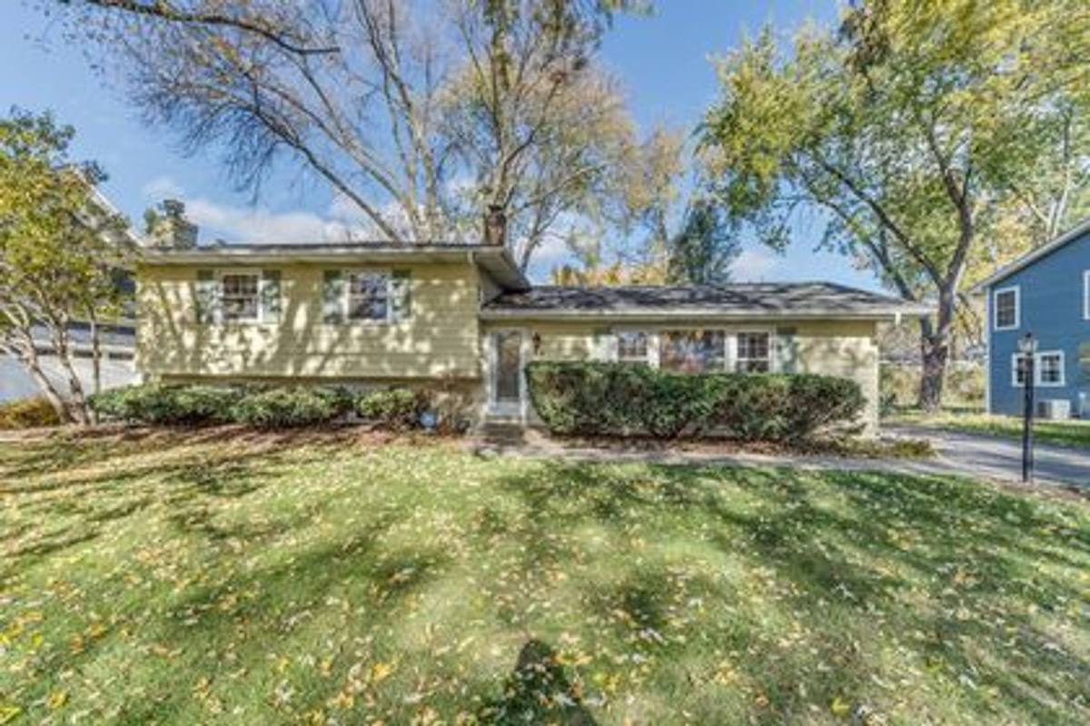 House for rent at 541 Cypress Dr, Naperville, IL 60540