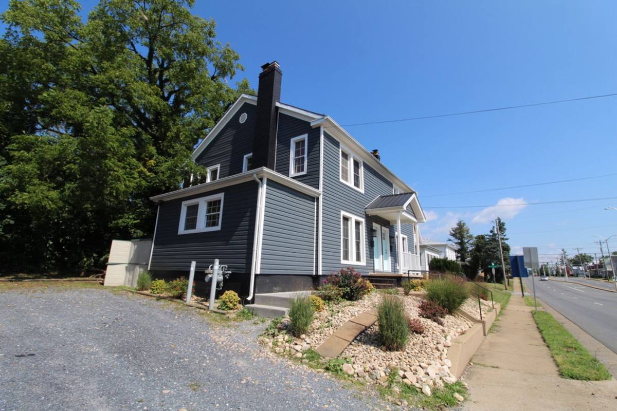 Apartment for rent at 49 N High St, Harrisonburg, VA 22801