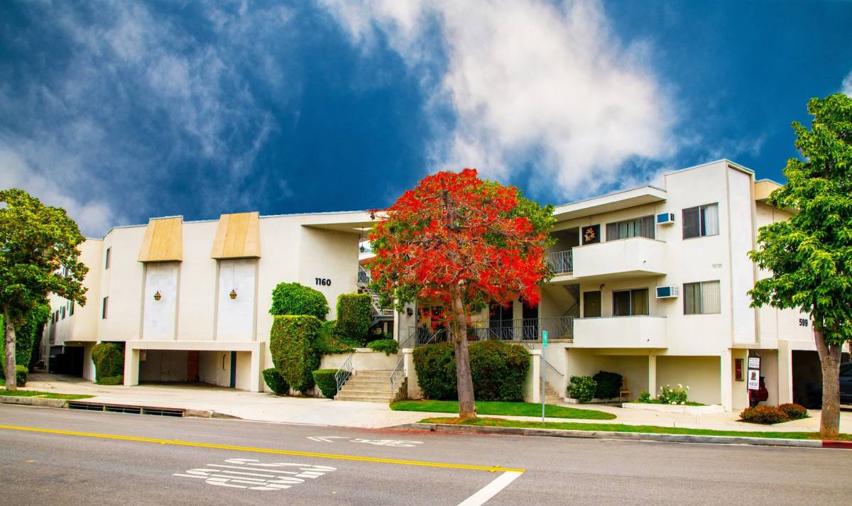 Apartment for rent at 599 S St, Glendale, CA 91202