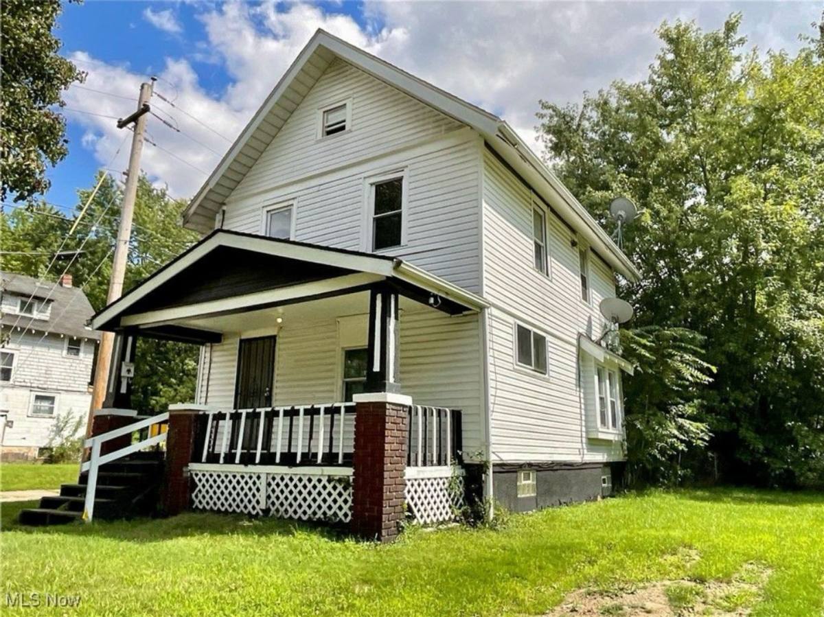 House for rent at 354 E Crosier St, Akron, OH 44311