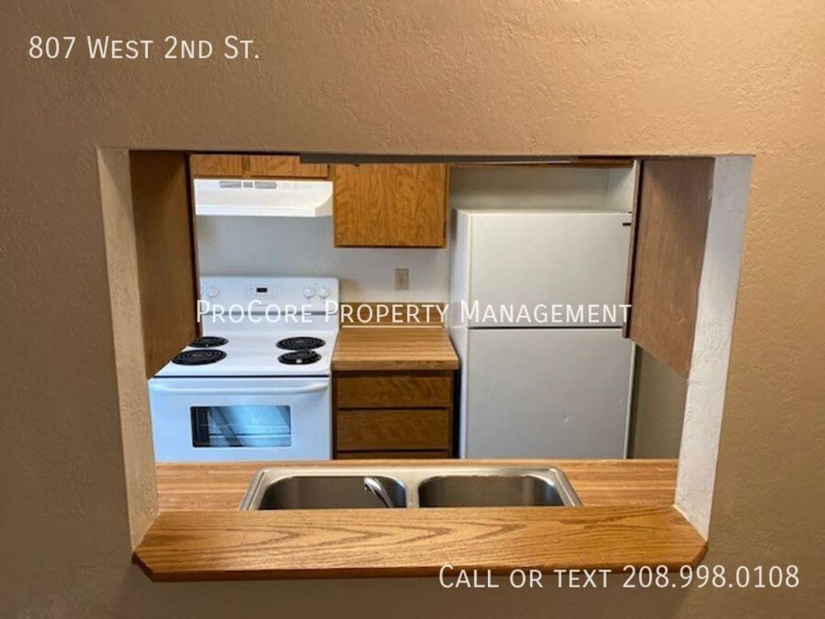 House for rent at 807 W 2nd St, Meridian, ID 83642
